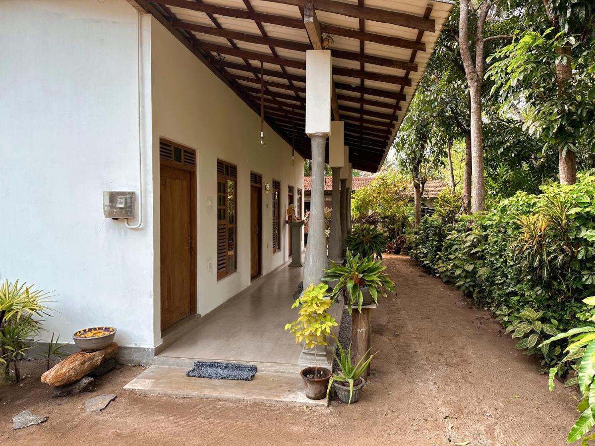 Midigama Inn Ahangama Esterno foto
