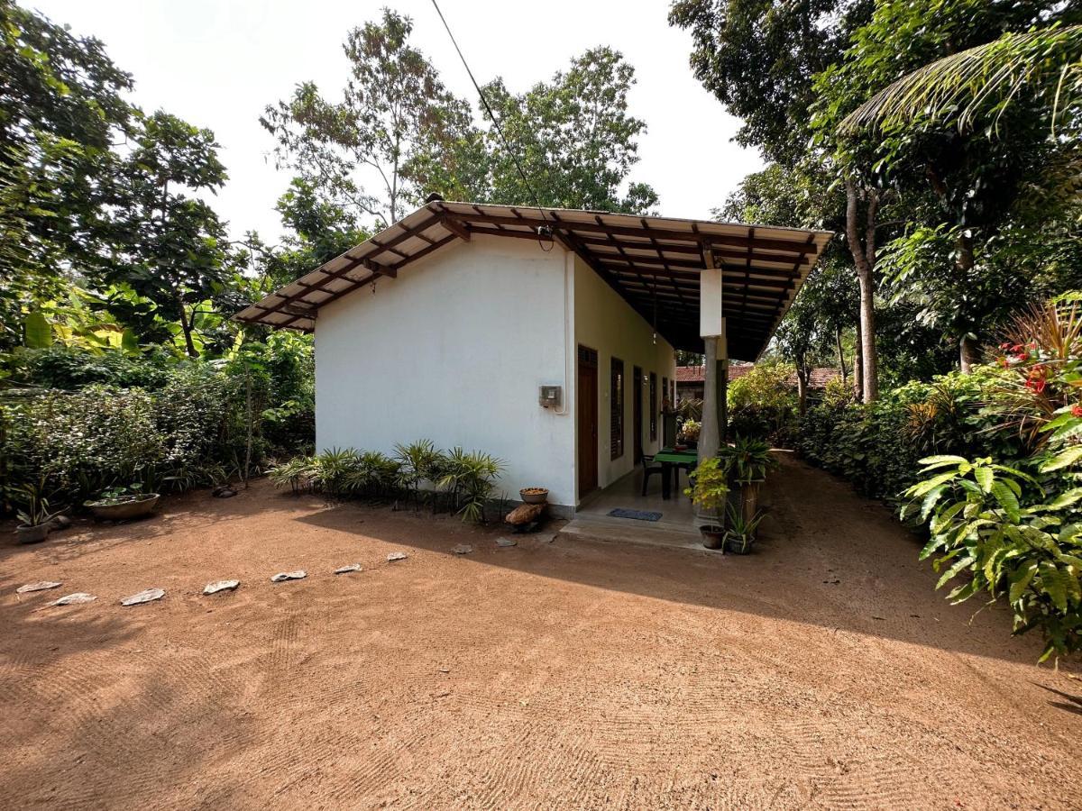 Midigama Inn Ahangama Esterno foto