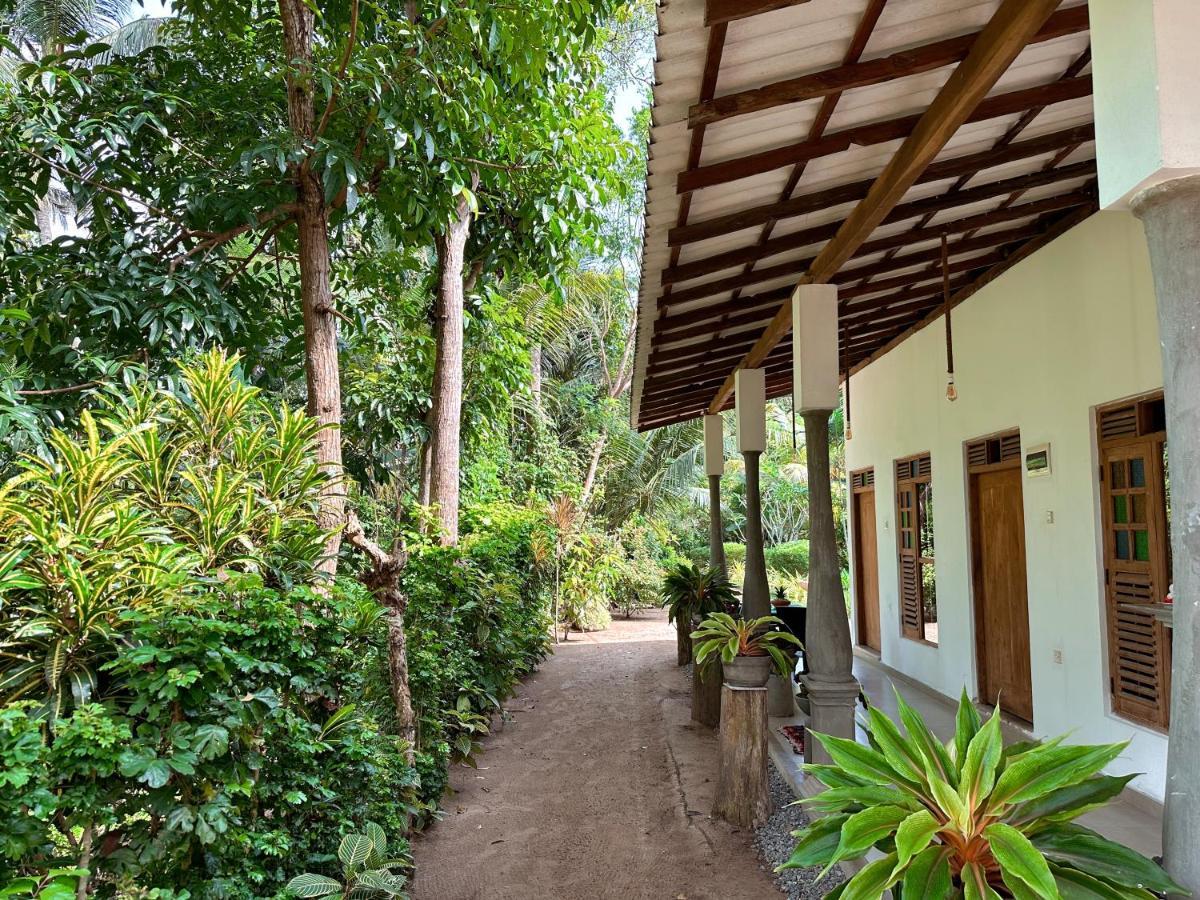 Midigama Inn Ahangama Esterno foto